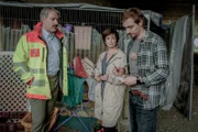 Auch Dr. Kessler (Lukas Spisser, l.), ehrenamtlicher Obdachlosen-Arzt, gerät ins Visier. Johanna Haizinger (Katharina Stemberger) und Ben Halberg (Daniel Gawlowski, r.) ermitteln im Linzer Untergrund.