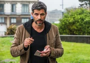 ARD KOMMISSAR DUPIN - BRETONISCHE BRANDUNG, am Donnerstag um 20:15 Uhr und um 00:20 Uhr im Ersten. Allmählich durchschaut Kommissar Dupin (Pasquale Aleardi), was es mit dem Tod der drei Männer auf sich haben könnte.