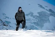 Der schneeblinde Roland Kirchleitner (Michael Roll) irrt allein über den Gletscher.