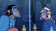Auru und Yann tauchen an einem Seil in die Tiefe des Meeres. Sie haben den Auftrag, eine Opfergabe am tiefsten Punkt abzulegen.