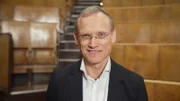 Geben sich Eltern zu Recht die Schuld, wenn ihre Kinder psychisch krank werden? Und: was sind erste Warnzeichen, auf die Eltern achten sollten? Darüber spricht Prof. Christoph Correll, Psychiater und Direktor der "Klinik für Psychiatrie, Psychosomatik und Psychotherapie des Kindes- und Jugendalters" an der Charité in Berlin.