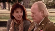 Monica (Roma Downey, l.) und George (Darren McGavin) Verwendung nur in Verbindung mit Programmpromotion und Programmpresse. Jede andere Nutzung ist streng untersagt.