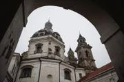 In der Reihe "Terra X Die großen Fragen" nutzt Harald Lesch die Abgeschiedenheit eines Klosters für die Suche nach Antworten auf die großen Fragen der Menschheit.