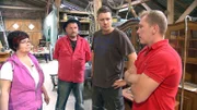Trödelprofi Otto Schulte (re.) mit Heidi, ihrem Lebensgefährten Reno (2.v.li.) und Sohn Marcel (2.v.re.)