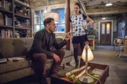 Noch tappen Holmes (Jonny Lee Miller, l.) und Watson (Lucy Liu, r.) bei den Ermittlungen im Dunkeln: Wer hat den Hacker auf dem Gewissen?