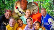 Beim Ausflug in den Dinopark treffen die TanzAlarm-Kids, Tom Lehel, Singa, TanzTapir und Kindermusiker Volker Rosin auf einen neuen Freund.