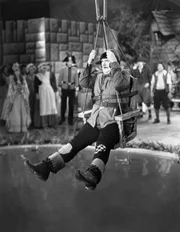 Wenn das mal gut geht! Denn eigentlich ist Ollie (Oliver Hardy) etwas zu schwer für die Schaukel ...