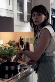 Charlene McKenna als Shelly Mohan
