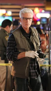 D.B. Russell (Ted Danson) und sein Team untersuchen den Fall eines erschossenen Kinderarztes.