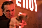 Bild: Mario Kopper (Andreas Hoppe) will einen Freund beschützen.