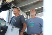Der maritime Archäologe Art Cohn und Kapitän Fred Fayette blicken vom Wohnmobil Neptun aus über den Lake Champlain. (National Geographic/Mark Molesworth)