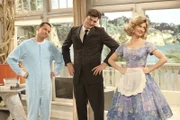 Walden (Ashton Kutcher) träumt von einem Leben mit Kate (Brooke D'Orsay) und Alan (Jon Cryer) in einem 50er-Jahre-Idyll.