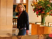 Jackie Ward (Amy Carlson)