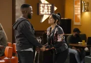 Daniel (Lamorne Morris, l.); Randi (Kyla Pratt, r.)