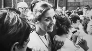 Betty Williams und Married Corrigan organisierten Protestmärsche unter dem Motto “Women for Peace”, daraus wurde die größte Friedensbewegung Nordirlands.