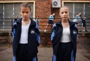 Ivanka und Victor sind neue Schüler und ultraharte Handballprofis. Sie wollen unbedingt zu den Meisterschaften und spielen mit unfairen Methoden.