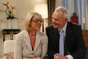 Charlotte (Mona Seefried, l.); Werner (Dirk Galuba, r.)