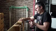 Carsten ist ein Handwerker, wenn er nicht tüfteln und bauen kann, dann ist der 46-Jährige nicht glücklich. Für heute hat er sich ein Palettten-Bauprojekt vorgenommen.