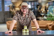 Drogerien bieten ein reichhaltiges Angebot an Brotaufstrichen in Bioqualität an, wie zum Beispiel die edel anmutende Pistaziencreme. Sebastian Lege deckt auf, wie die Drogerien das Image ausnutzen und bei ihren Produkten sparen.