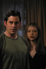 Xander (Nicholas Brendon, l.); Dawn (Michelle Trachtenberg, r.)