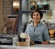Kat (Mayim Bialik)