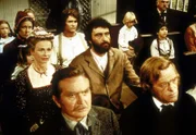 Zur großen Freude des Hausherrn (Michael Landon, l.) bringt Caroline (Karen Grassle, r.) endlich einen Sohn zur Welt.