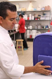 Buddy Valastro works on the back to school cake.