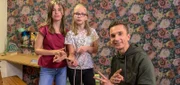 Viele Gehörlose sprechen eine eigene Sprache, die Gebärdensprache. Gelingt es Eric, einen Satz fehlerfrei in Gebärdensprache zu lernen?