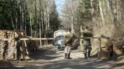 Wagenkontrolle bei Militärposten.