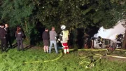 Dramatische Einsatzmeldung für Polizeianwärterin Milena Encarnacao und ihren Ausbilder Dominique Haas in Gießen: Bei einem Großbrand einer Grillhütte im Wald müssen sie die Feuerwehr und Kriminalpolizei unterstützen.