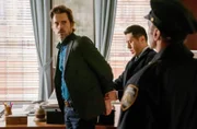 (v.li.): Matt Bomer (Jamie Burns), J. Eddie Martinez (Vic Soto).