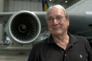 Jürgen Raps ist ein ehemaliger Chefpilot der Lufthansa und gehört zu den ersten vier Piloten weltweit, die für den Airbus A380 die Musterberechtigung erwerben.