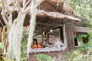 Das Restaurant „Sanay Kham Paeng“ serviert handgemachte Sai Ua, auch bekannt als Chiang-Mai-Wurst.