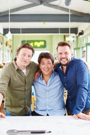 Jamie Oliver (l.), Jimmy Doherty mit Michael McIntyre