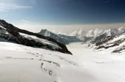 Das endlose Meer aus Eis der Schweiz: Mit einer Fläche von rund 80 Quadratkilometern ist der Aletschgletscher der größte Gletscher der Alpen.