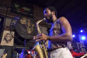Fieberhafte, überschäumende Musik, verbunden mit politischen Forderungen – diesen Soundtrack schenkte Fela Kuti seiner Heimat Nigeria, dem bevölkerungsreichsten Land Afrikas.