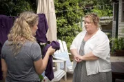 Margie (Magda Szubanski, re.) sucht das Gespräch mit ihrer Freundin Trish (Virginia Gay, li.).