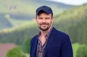 Constantin Klumpp (Robert Besta) spielt seiner Frau gegenüber immer noch nicht mit offenen Karten.