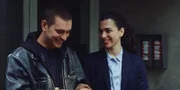 Louna Lloris (Anna Bardavelidze, r.) und Liam (Ludwig Brix, l.) rücken während ihrer aufregenden Suche nach Beweisen näher zusammen.