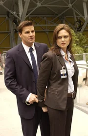 L-R: Booth (David Boreanaz); Dr. Brennan (Emily Deschanel)