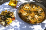 In der Gemeinde Deltebre im Nordosten Spaniens wird das traditionelle Reisgericht mit Meeräsche und Aal zubereitet.