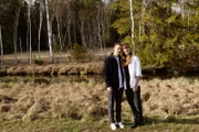 Janika (28) und Benedikt (30) haben vor zwei Jahren geheiratet. Sie bauen sich ihr eigenes Leben auf.