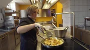Die Köchin Bettina Scharinger von der Burggaststätte Frauenstein.