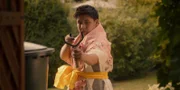 Rocco (Hoang Minh Ha) verteidigt die Doppelhaushälfte und seine vermeintliche sorbische Tradition mit unkonventionellen Mitteln.