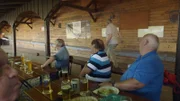 Im Biergarten vom Brauereigasthof Schachtl in Pfarrkirchen gibt es noch eine Holz-Kegelbahn.