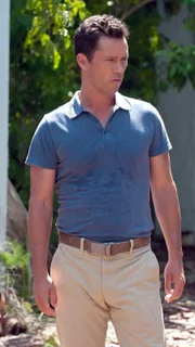 Während sich über Miami ein Wirbelsturm zusammenbraut, findet Micheal Westen (Jeffrey Donovan) sich im Besitz einer alten Familien-Bibel wieder. Kann Michael ihren mysteriösen Code knacken?