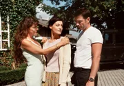 Malerin Ilona (Marion Mitterhammer, Mitte) hat sich in Florian (Stefan Gubser) verliebt und ahnt nicht, dass ihre Schwägerin Annabel (Anja Kruse) ein Kind mit ihm hat.