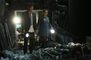 Booth (David Boreanaz, l.); Brennan (Emily Deschanel, r.)