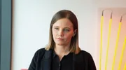 Liv Moormann (Jasna Fritzi Bauer) befragt einen Kollegen des Opfers