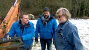 Die Trödelprofis Otto Schulte (li.) und Sükrü Pehlivan (2.v.li.) mit Hans (re.)